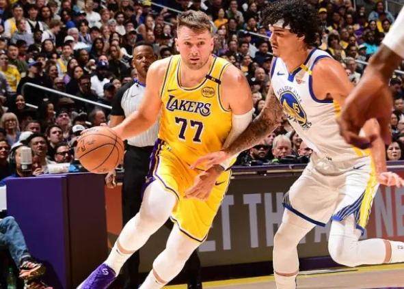 华体会官网-东契奇“春晚”美美隐身 詹姆斯言论更是让人难绷