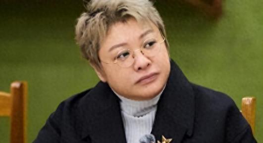 华体会官网下载-贪污上亿、假慈善?这次当众闹“笑话”的韩红,揭开了李湘的体面